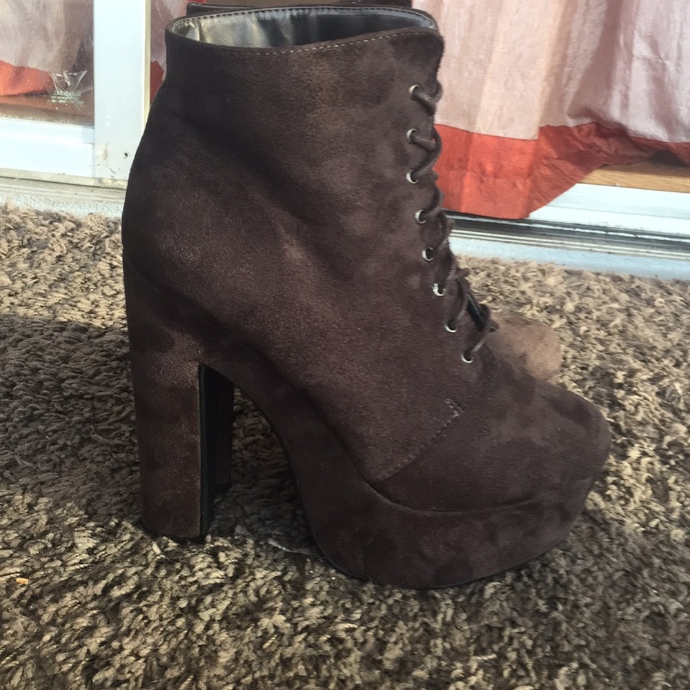 Chunky high heel boots/ Gray sway